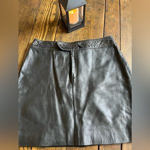 Banana Republic 100 percent lined leather skirt